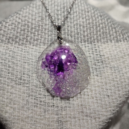 Collier pendentif de Noël, bijou fait main nouvel an, cadeau fêtes, bijou Boho tendance  mauve en résine, cadeau amour anniversaire unique.