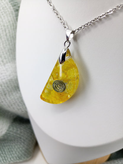 Pendentif collier de citrine jaune et résine, Pierre de naissance novembre, Cristaux naturels, Cadeau anniversaire et Bijou Boho fait main.