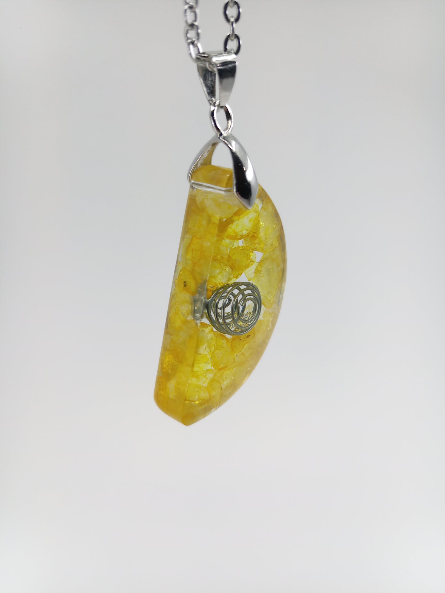 Pendentif collier de citrine jaune et résine, Pierre de naissance novembre, Cristaux naturels, Cadeau anniversaire et Bijou Boho fait main.