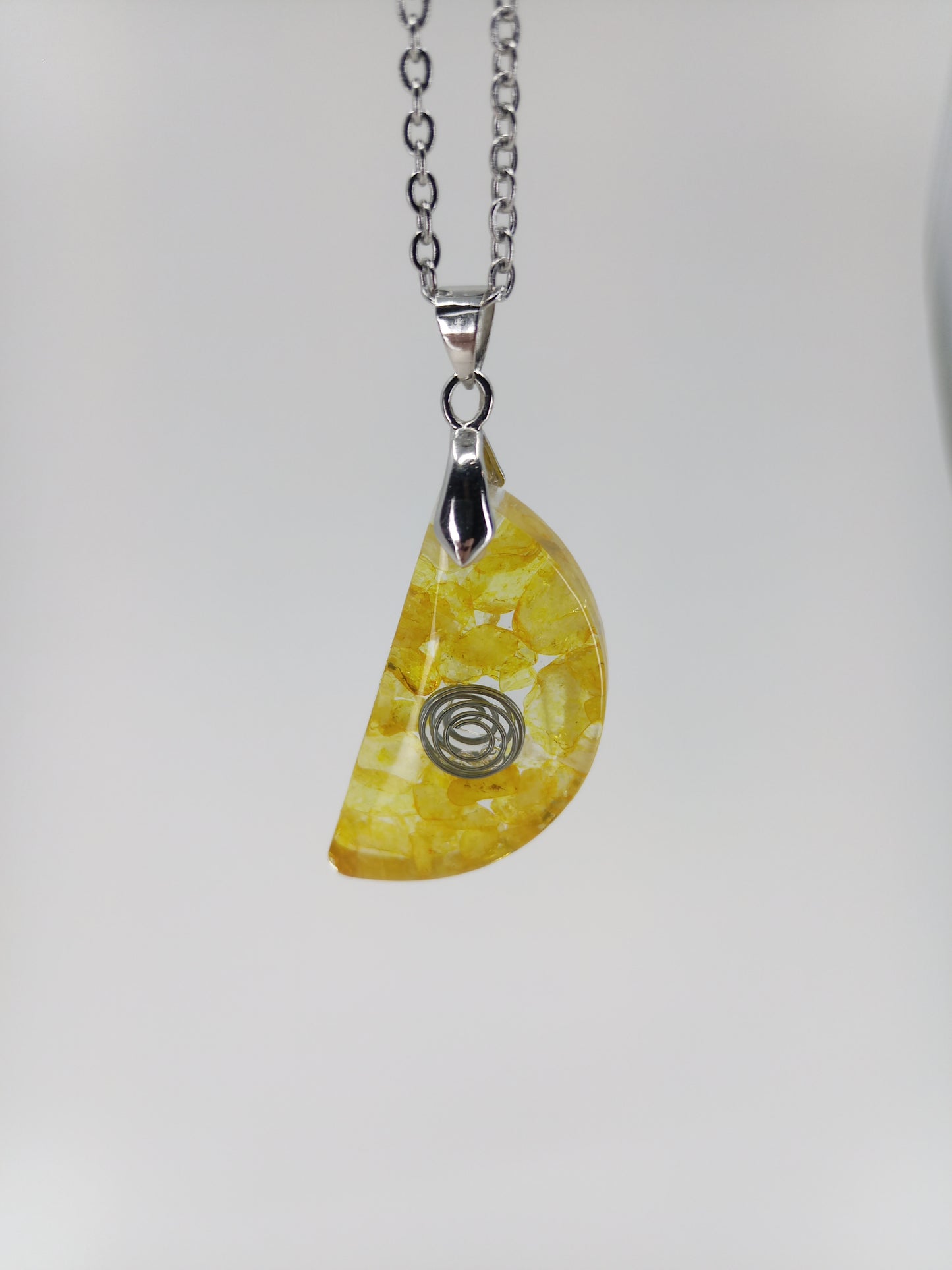 Pendentif collier de citrine jaune et résine, Pierre de naissance novembre, Cristaux naturels, Cadeau anniversaire et Bijou Boho fait main.