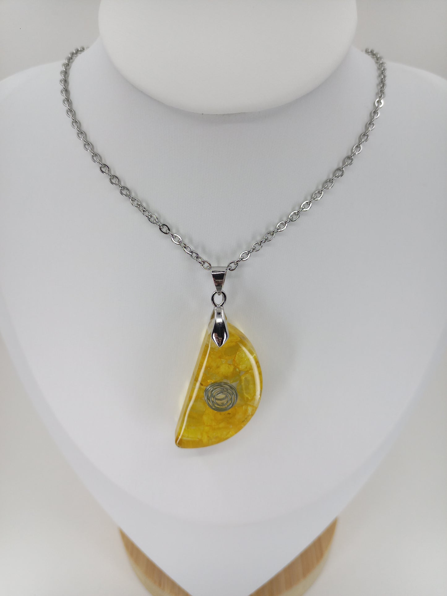 Pendentif collier de citrine jaune et résine, Pierre de naissance novembre, Cristaux naturels, Cadeau anniversaire et Bijou Boho fait main.