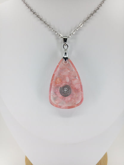 Pendentif collier de Quartz rose et résine, Pierres semi-précieuses de Cristaux naturels, Cadeau d'anniversaire et Bijou Boho fait main.