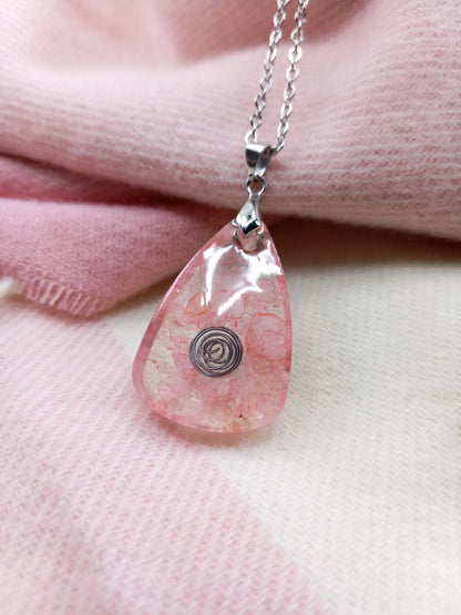 Pendentif collier de Quartz rose et résine, Pierres semi-précieuses de Cristaux naturels, Cadeau d'anniversaire et Bijou Boho fait main.