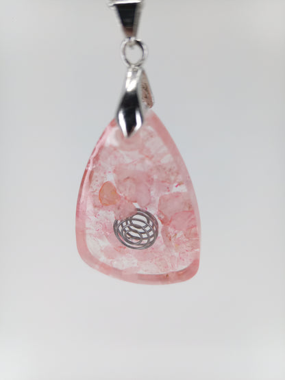 Pendentif collier de Quartz rose et résine, Pierres semi-précieuses de Cristaux naturels, Cadeau d'anniversaire et Bijou Boho fait main.