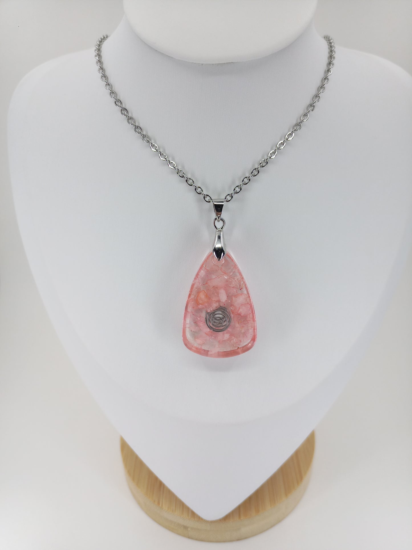 Pendentif collier de Quartz rose et résine, Pierres semi-précieuses de Cristaux naturels, Cadeau d'anniversaire et Bijou Boho fait main.