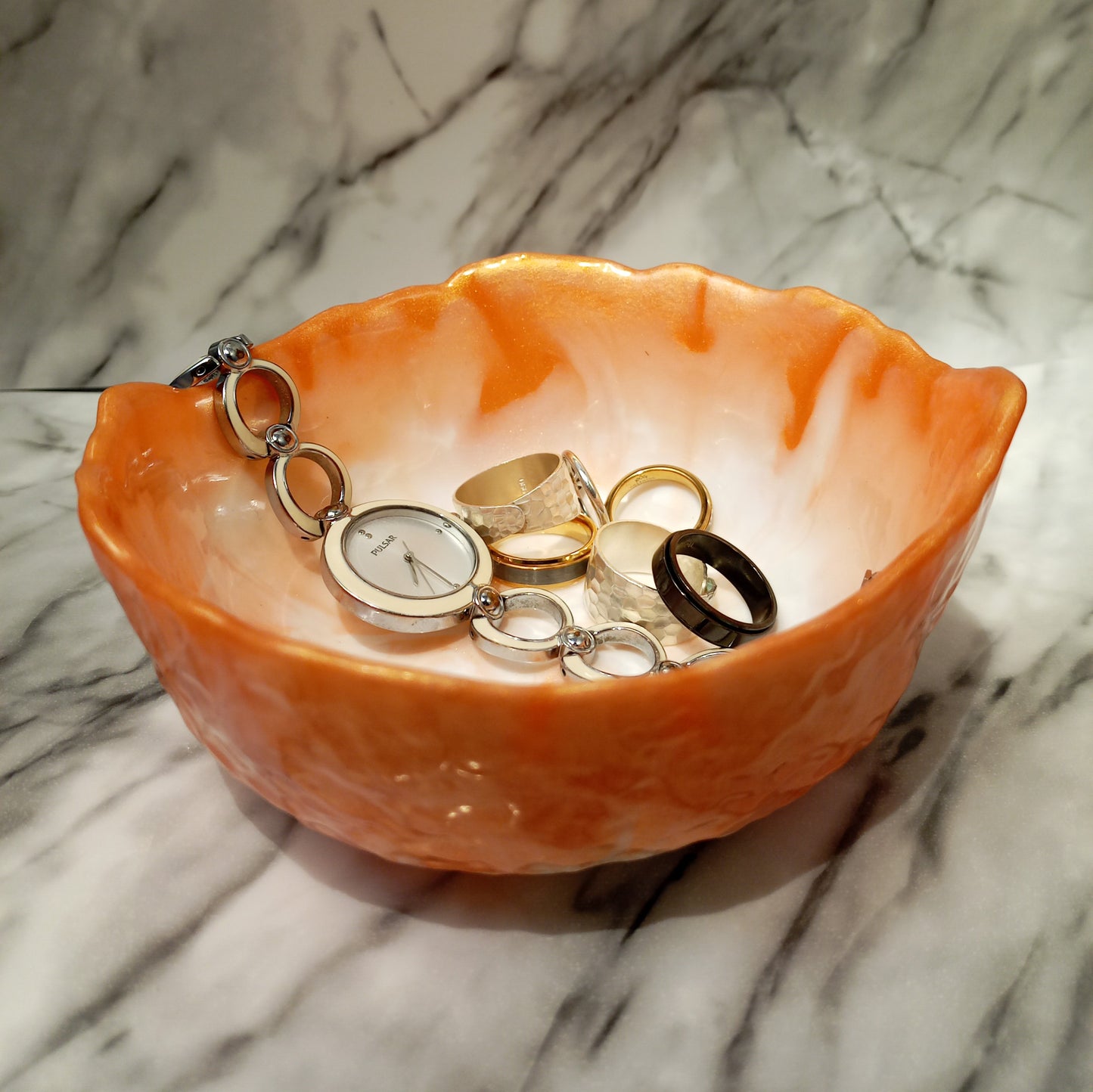 Coupelle à bijoux et bague fait main, plat de rangement vide poche en résine, Bol décoratif blanc orange. Cadeau et décoration