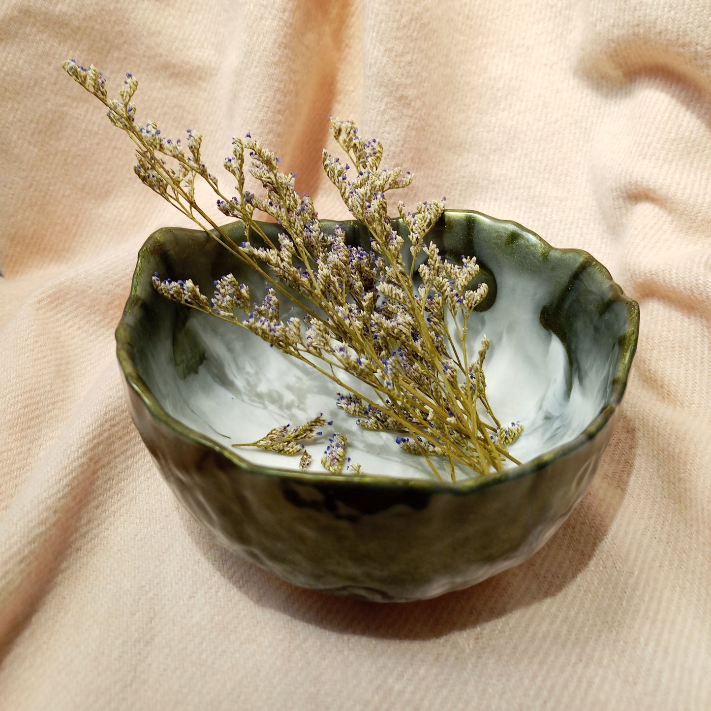 Porte bague, clé ou bijou, coupelle en résine fait main. Bol décoratif vide poche et plateau voiturier vert. Cadeau crémaillère ou mariage.