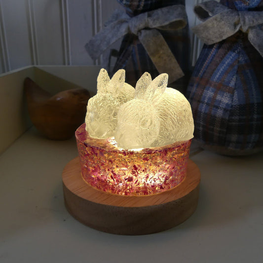 Lampe lapins roses et veilleuse pour chambre enfant faite main en résine époxy USB. Figurine sculpture et lampe de chevet. Cadeau Pâques.