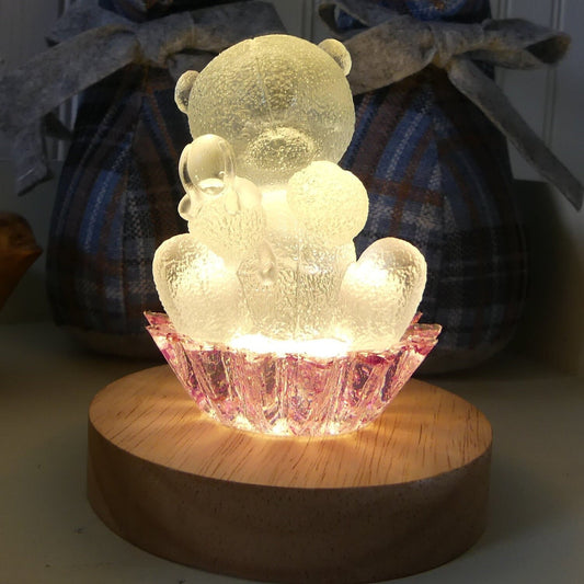 Lampe ourson rose, veilleuse chambre enfant faite main en résine époxy. Lampe nounours USB et sculpture figurine ours lumineux. Idée cadeau.