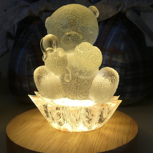 Lampe ourson crème veilleuse chambre enfant faite main en résine époxy. Lampe nounours USB et sculpture figurine ours lumineux. Idée cadeau.